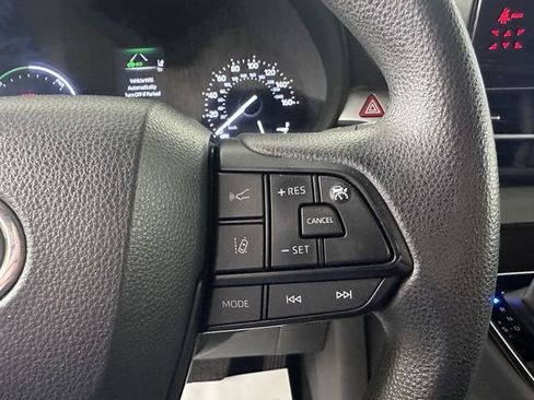 Used 2024 Toyota Sienna LE AWD/4WD image 25