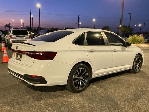 Used 2025 Volkswagen Jetta Sport image 4