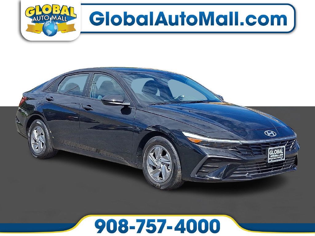 Used 2024 Hyundai Elantra SE FWD image 1