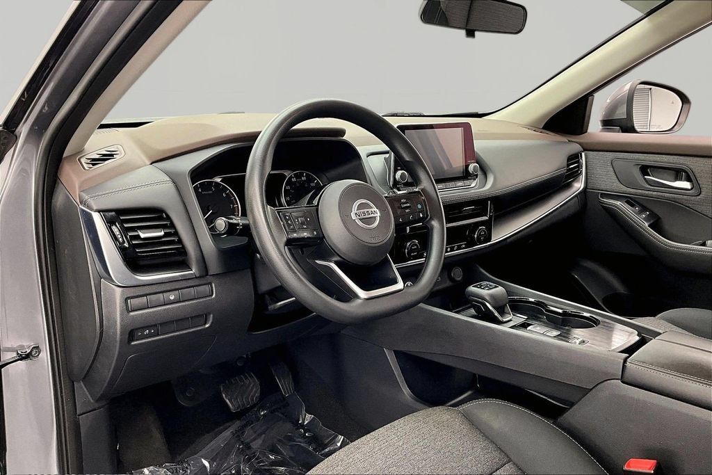 Used 2021 Nissan Rogue SV FWD image 14