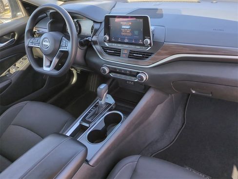 Used 2024 Nissan Altima 2.5 SV image 27