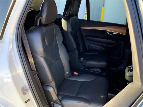 Used 2021 Volvo XC90 T6 Momentum w/ Advanced Package image 19