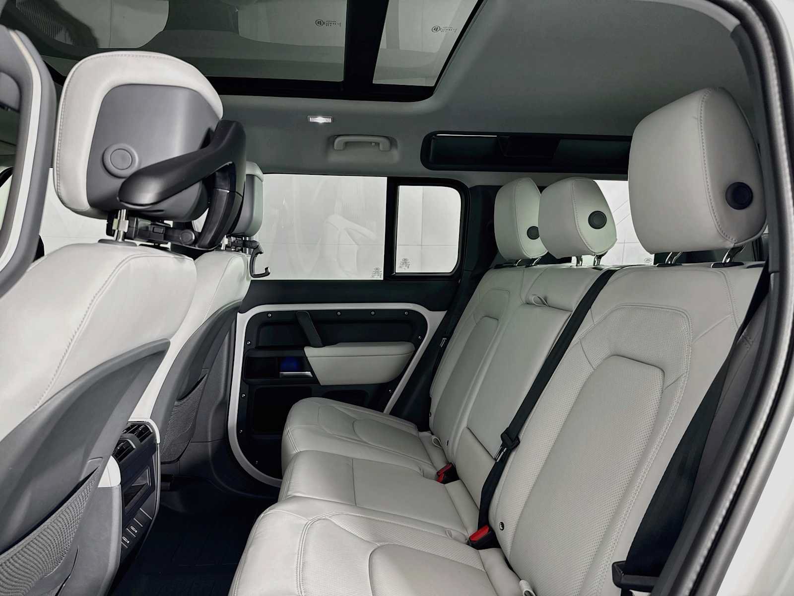 New 2026 Land Rover Defender 110 X-Dynamic SE AWD/4WD image 21