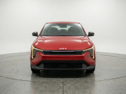 Used 2025 Kia K4 LXS image 2