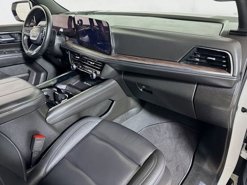 Used 2025 Chevrolet Tahoe LT image 28