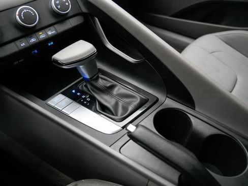 Used 2023 Hyundai Elantra SE image 30