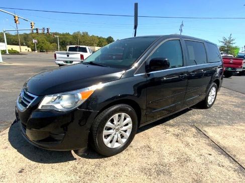 Used 2013 Volkswagen Routan SE image 8