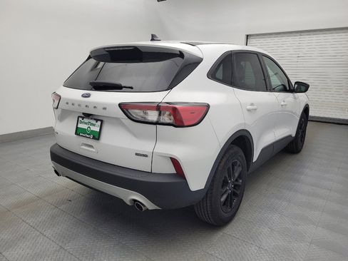 Used 2020 Ford Escape SE Sport image 9