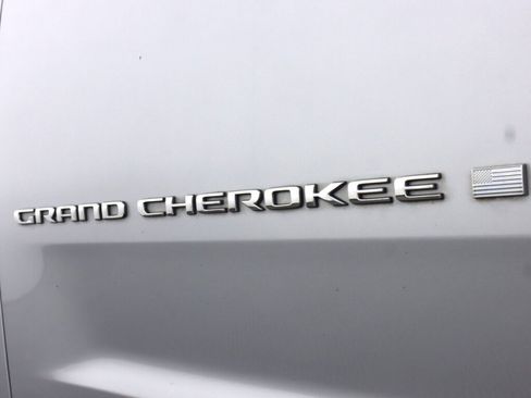 Used 2021 Jeep Grand Cherokee L Laredo w/ Luxury Tech Group I AWD/4WD image 39
