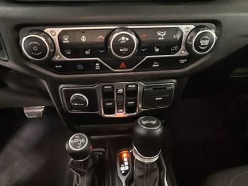 Used 2024 Jeep Wrangler Unlimited w/ Convenience Group AWD/4WD image 22