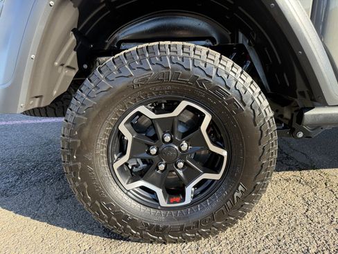 Used 2023 Jeep Gladiator Rubicon w/ Cold Weather Group image 10