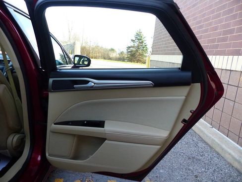 Used 2014 Ford Fusion SE image 44