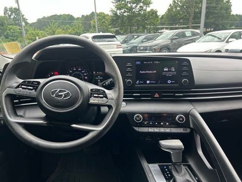 Used 2023 Hyundai Elantra SEL FWD image 8