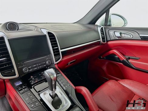 Used 2017 Porsche Cayenne S image 17