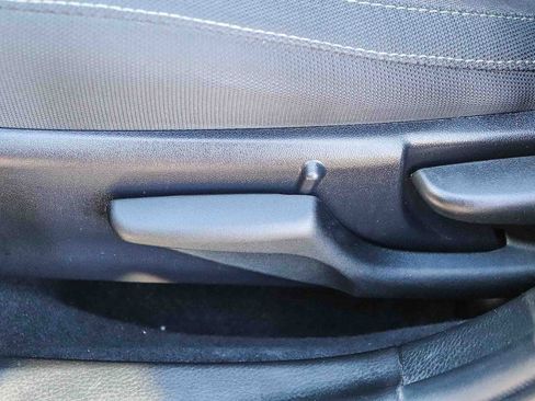 Used 2019 Toyota Corolla LE image 24