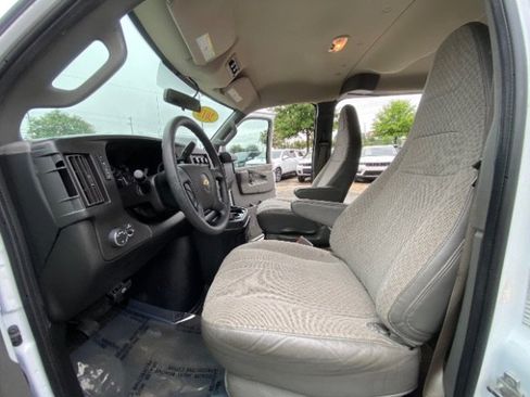 Used 2018 Chevrolet Express 3500 LT w/ LT Preferred Equipment Group RWD image 17