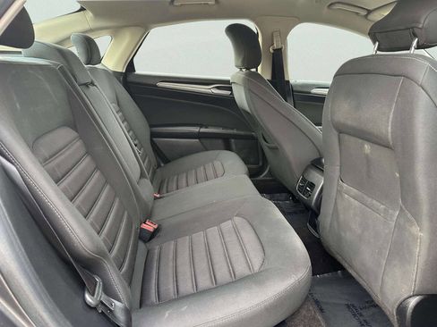 Used 2019 Ford Fusion SE FWD image 14
