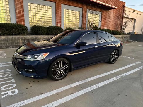 Used 2017 Honda Accord Sport Special Edition image 2