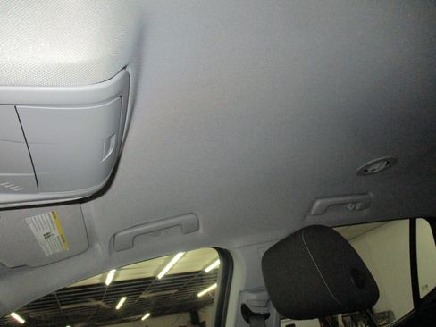 Certified 2023 GMC Acadia SLE w/ Driver Convenience Package image 33