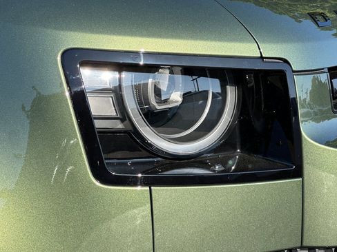 New 2026 Land Rover Defender 110 X-Dynamic SE AWD/4WD image 8