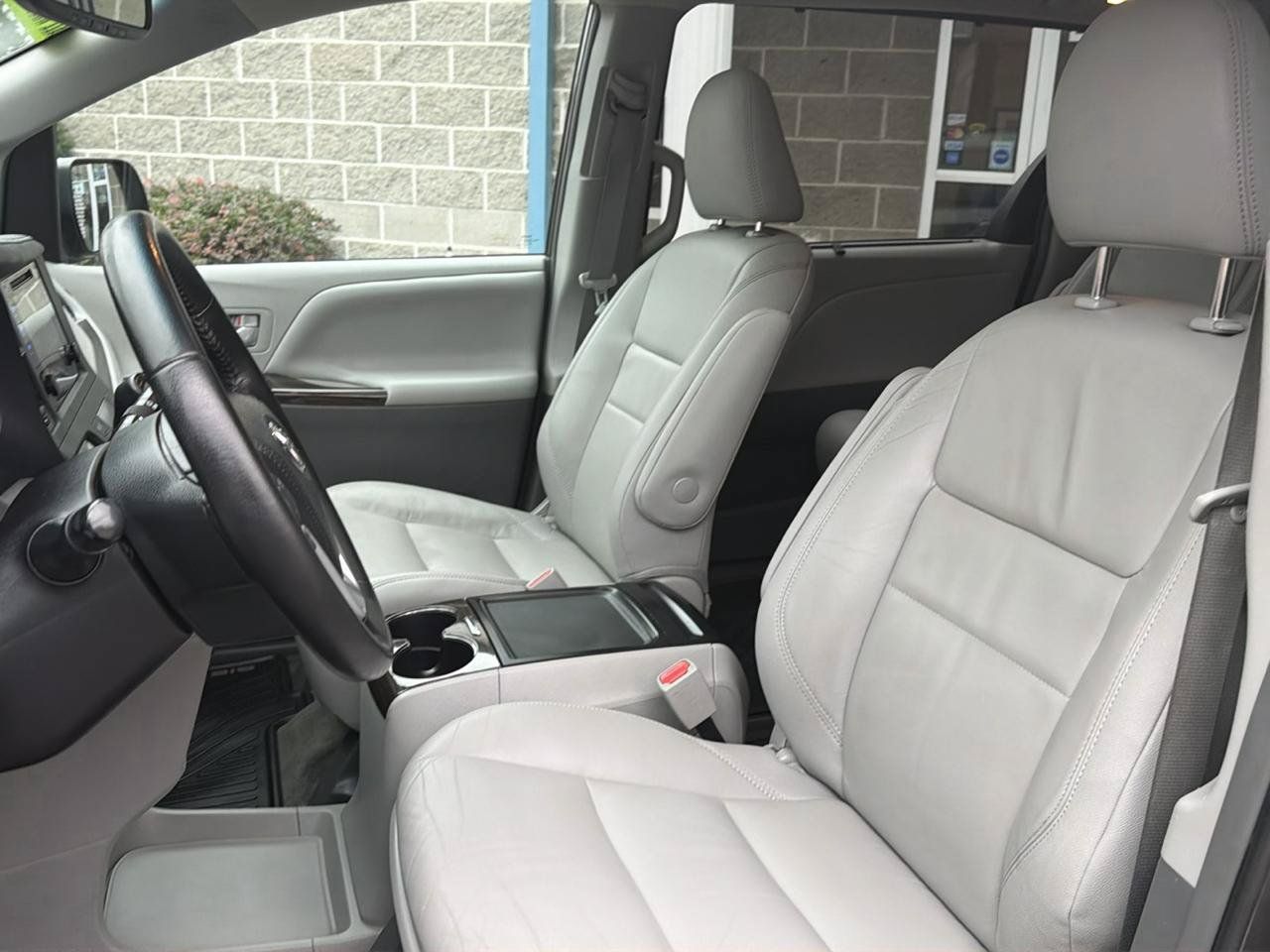 Used 2016 Toyota Sienna XLE AWD/4WD image 22
