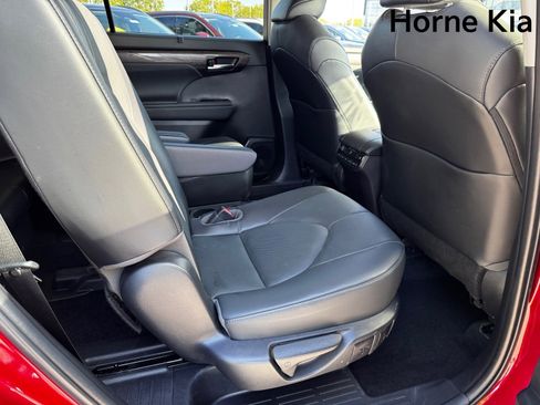 Used 2023 Toyota Highlander Platinum image 27