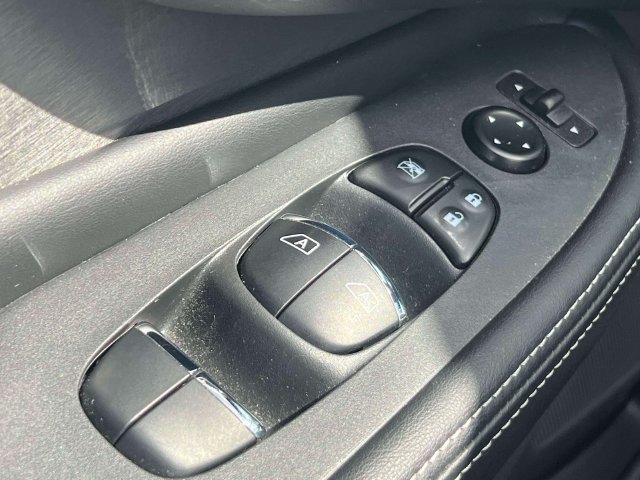 Used 2024 Nissan Murano SL AWD/4WD image 18