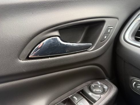 Used 2020 Chevrolet Equinox Premier w/ LPO, Floor Liner Package FWD image 28