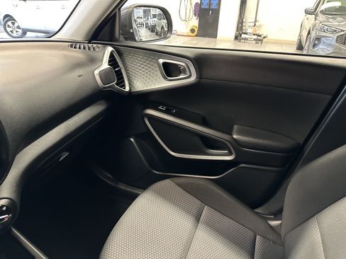 Used 2022 Kia Soul LX w/ Technology Package image 22