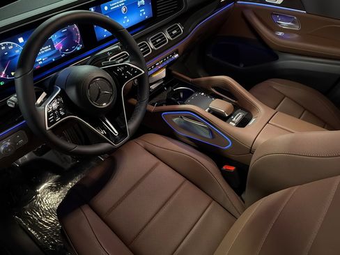 New 2026 Mercedes-Benz GLS 450 4MATIC image 9