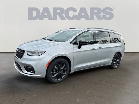 New 2026 Chrysler Pacifica Limited w/ S Appearance Package image 3