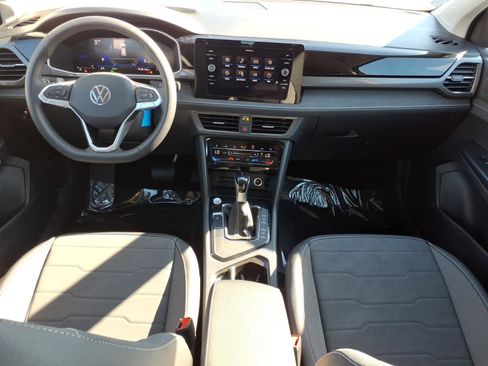 New 2026 Volkswagen Taos SE image 13