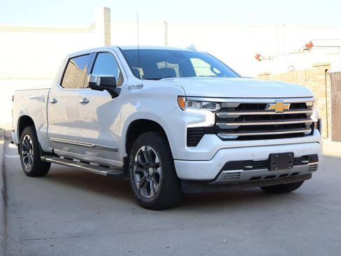 Used 2023 Chevrolet Silverado 1500 High Country w/ Technology Package AWD/4WD image 2