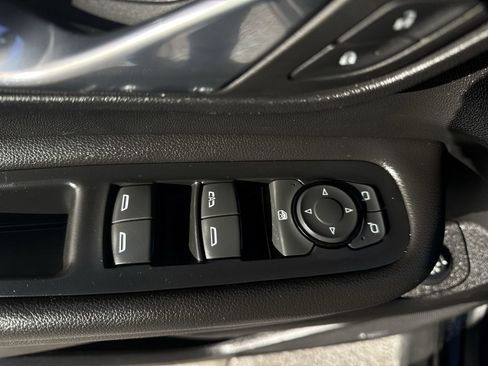 Used 2023 GMC Terrain SLT w/ Infotainment Package II image 24