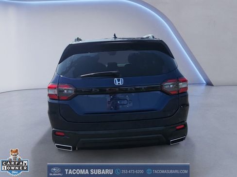 Used 2025 Honda Pilot Sport image 4