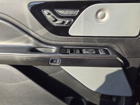 Used 2020 Lincoln Aviator Reserve w/ Equipment Group 202A image 18