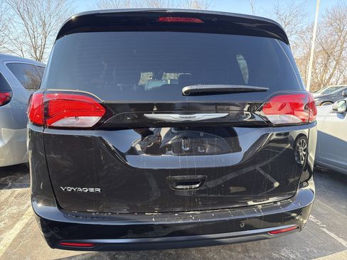 Certified 2026 Chrysler Voyager LX image 5