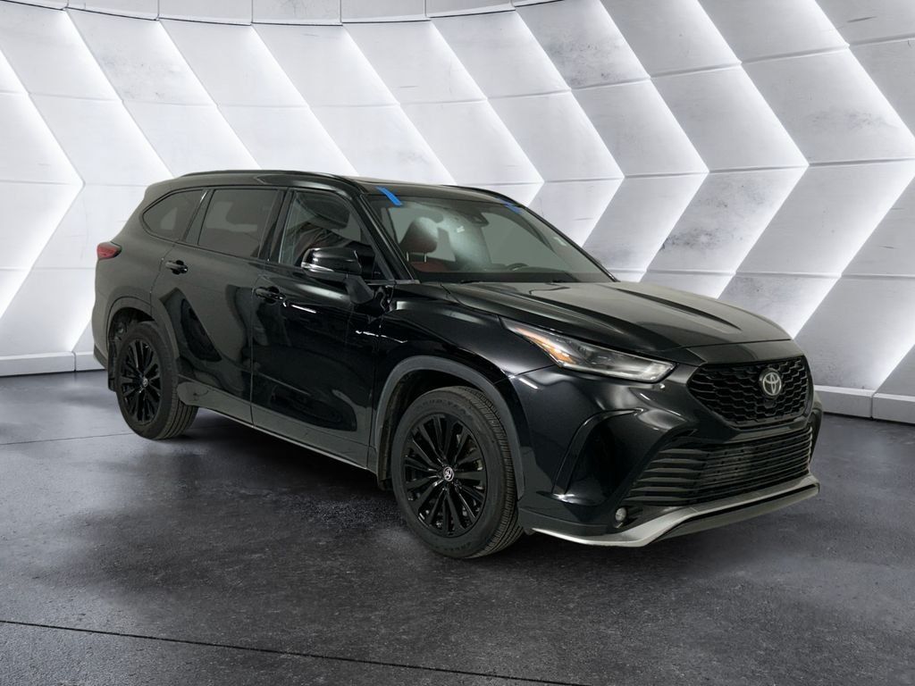 Used 2023 Toyota Highlander XSE FWD image 1