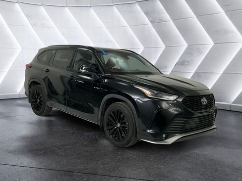 Used 2023 Toyota Highlander XSE FWD image 1