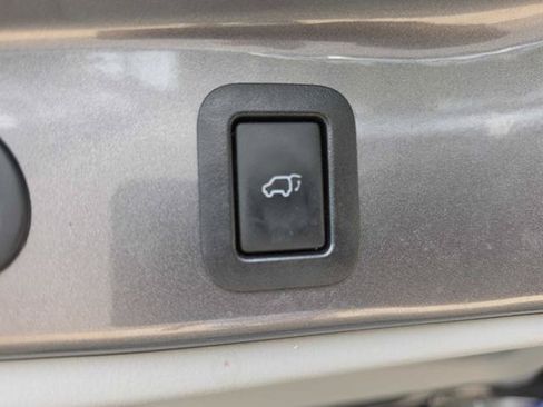 Used 2016 Toyota Highlander Limited AWD/4WD image 16