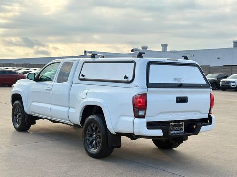 Used 2022 Toyota Tacoma SR5 AWD/4WD image 8