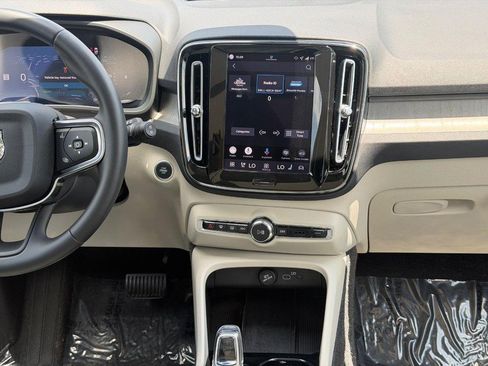 Certified 2026 Volvo XC40 B5 Plus AWD/4WD image 14