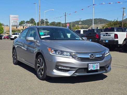 Used 2016 Honda Accord EX image 4
