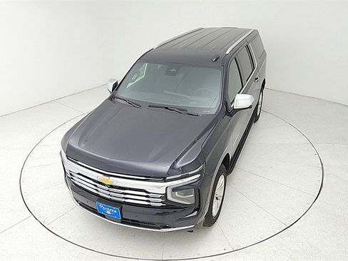 New 2025 Chevrolet Suburban Premier image 12