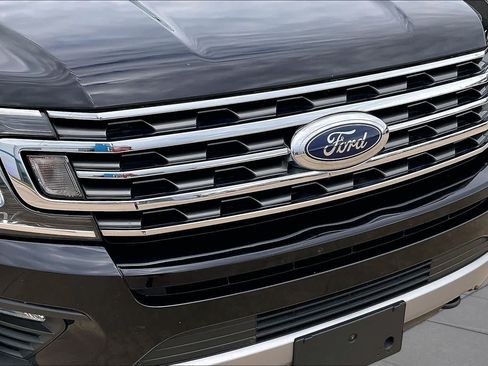 Used 2019 Ford Expedition XLT w/ Equipment Group 202A AWD/4WD image 27
