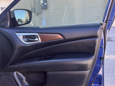 Used 2018 Nissan Pathfinder Platinum image 13