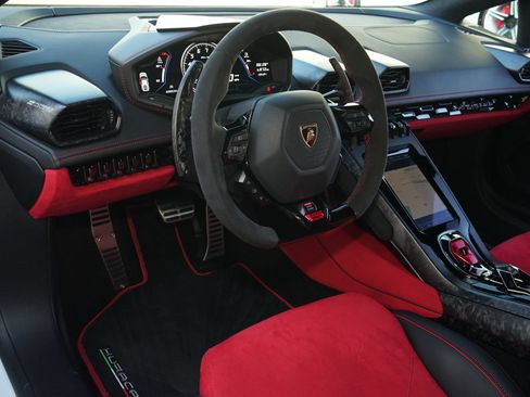 Used 2020 Lamborghini Huracan EVO AWD/4WD image 3