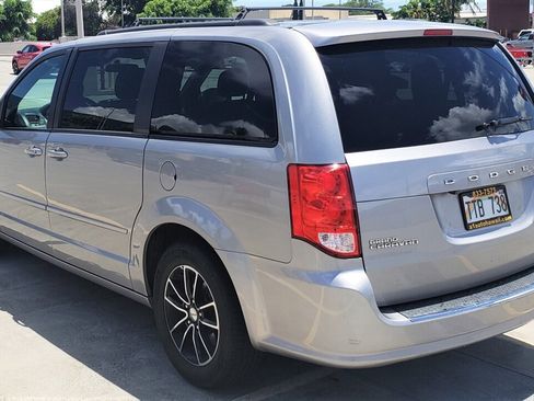 Used 2016 Dodge Grand Caravan R/T image 3