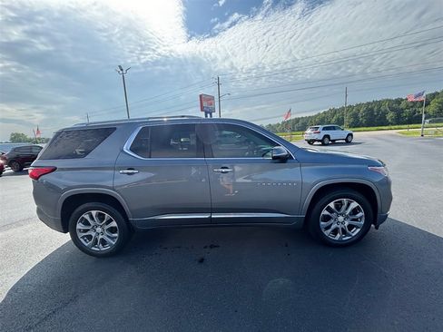 Used 2019 Chevrolet Traverse Premier w/ Driver Confidence II Package FWD image 7