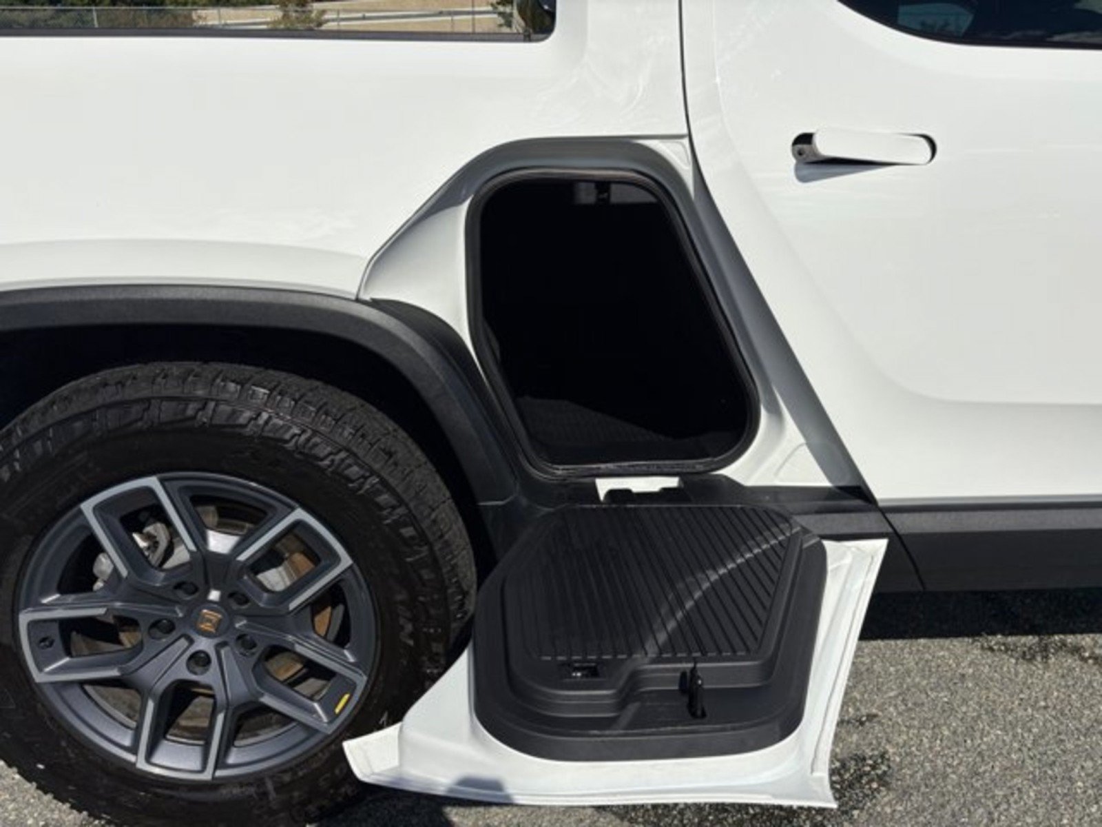 Used 2023 Rivian R1T Adventure Dual AWD/4WD image 24